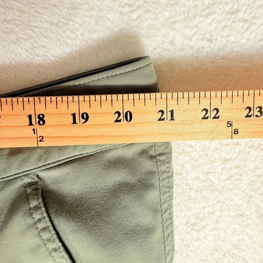 Columbia Mens Convertible Hiking Pants Zip Off Legs Khaki Size 22W Regular Green